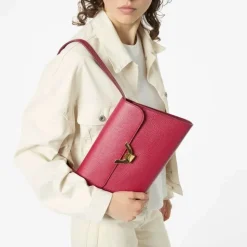 Borsa Donna a Spalla COCCINELLE in Pelle Sangria linea Dew Medium