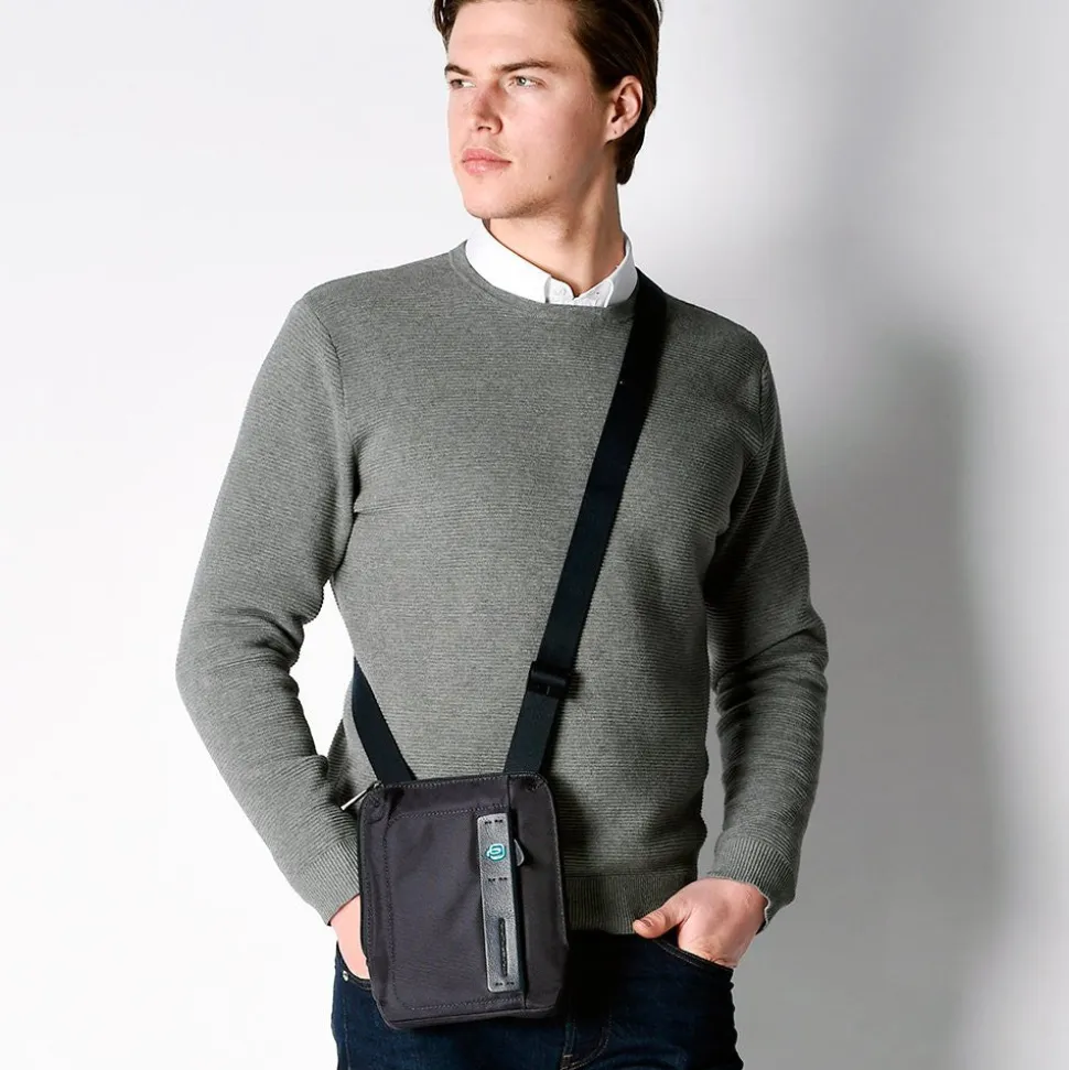 Borsello Uomo PIQUADRO a Tracolla con porta iPadmini - CA3084P16 in Tessuto Chevron - Nero